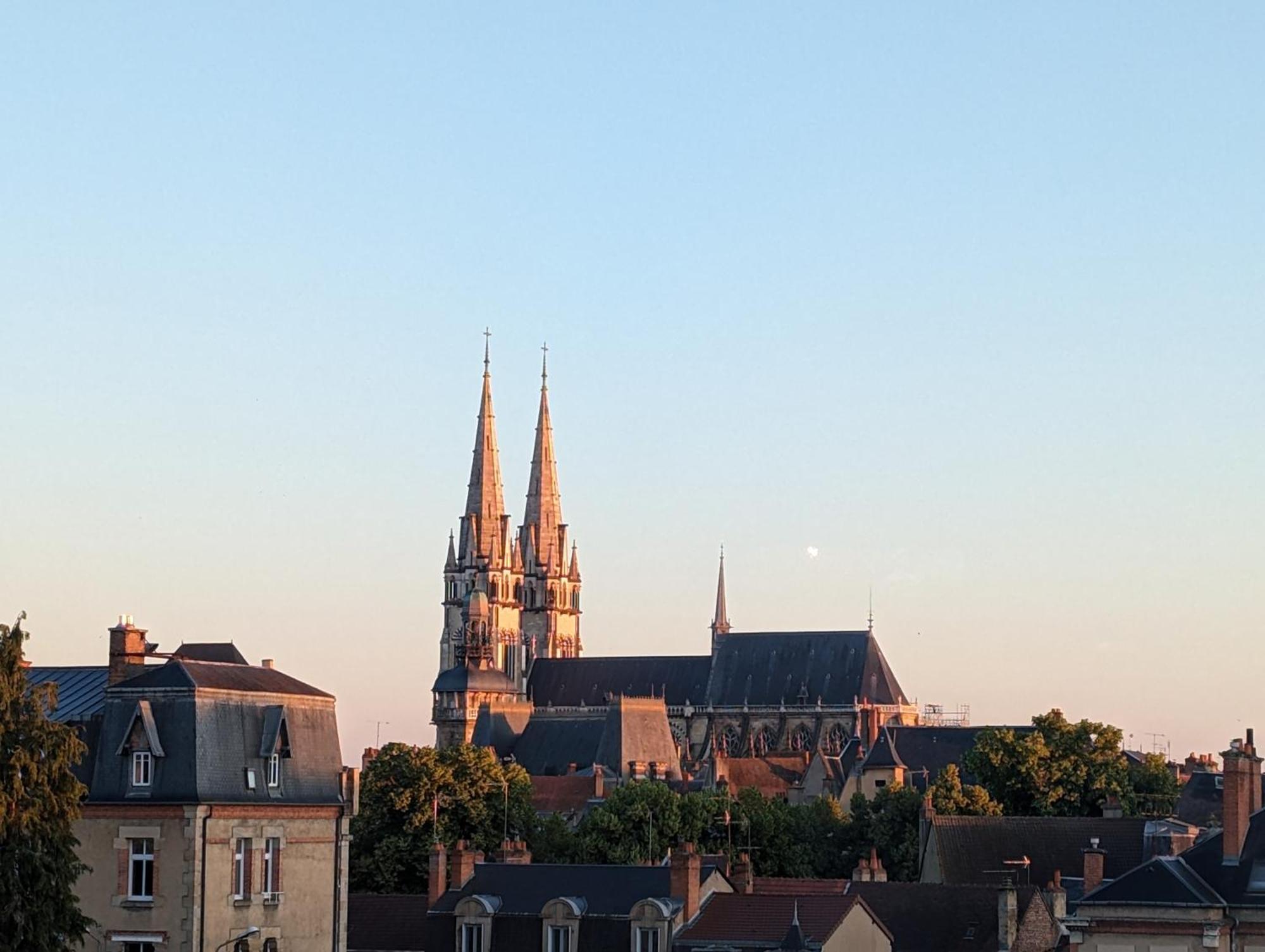 Studio 63M2 3Eme Etage Ou Chambre Dans Appartement 2Eme Etage Pour Sejours A Moulins Moulins  Esterno foto